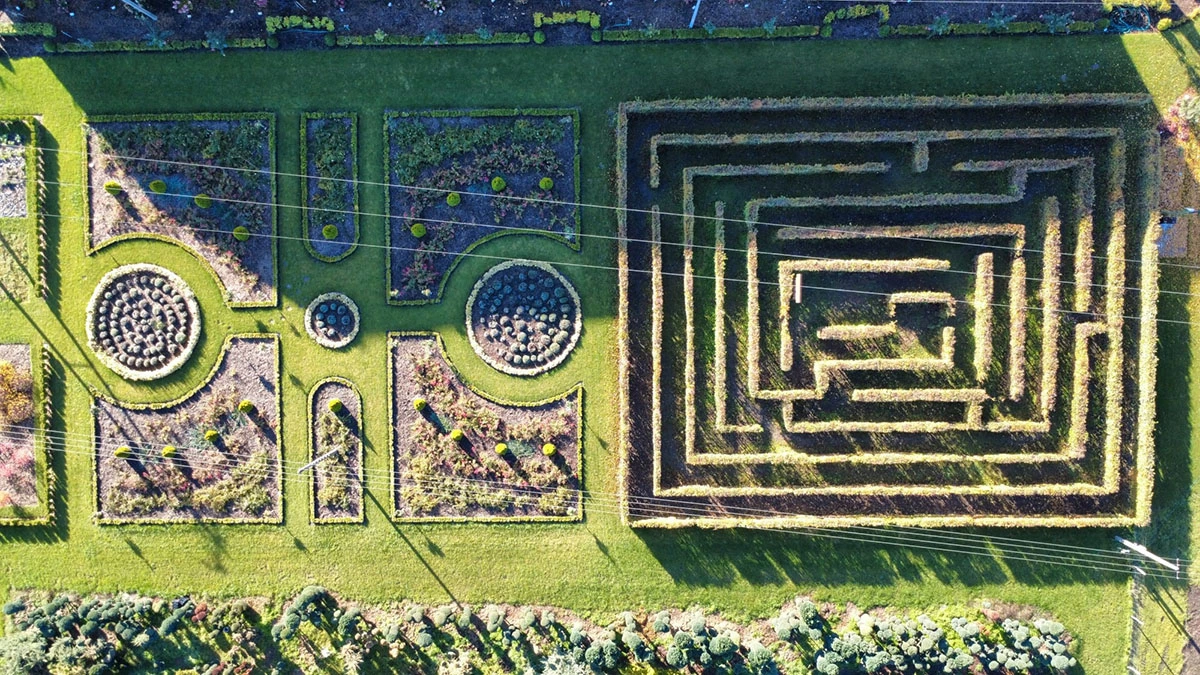 Centrum Hortiterapii Ogrody Zmysłów, labirynt, ogród francuski