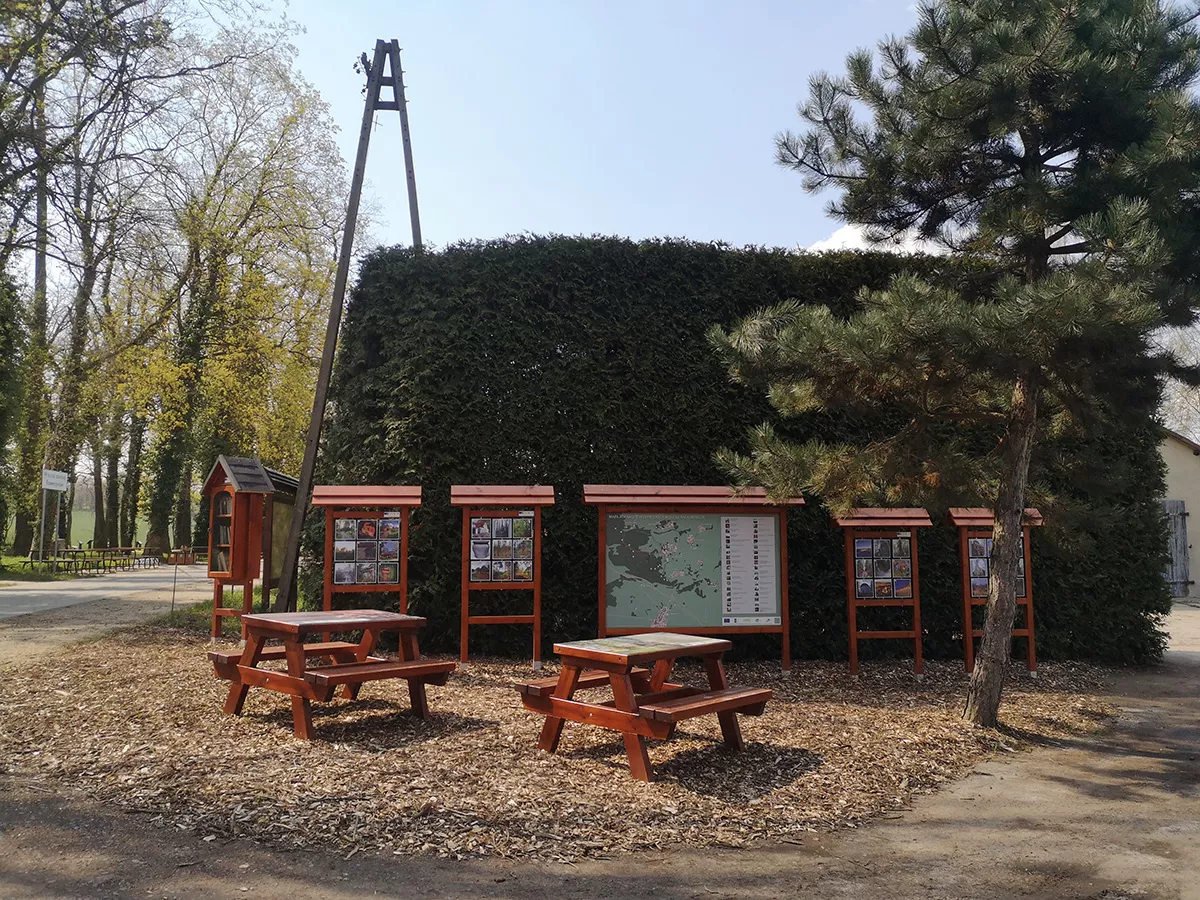 Punkcie informacji turystycznej w Dalkowie ze strefą odpoczynku