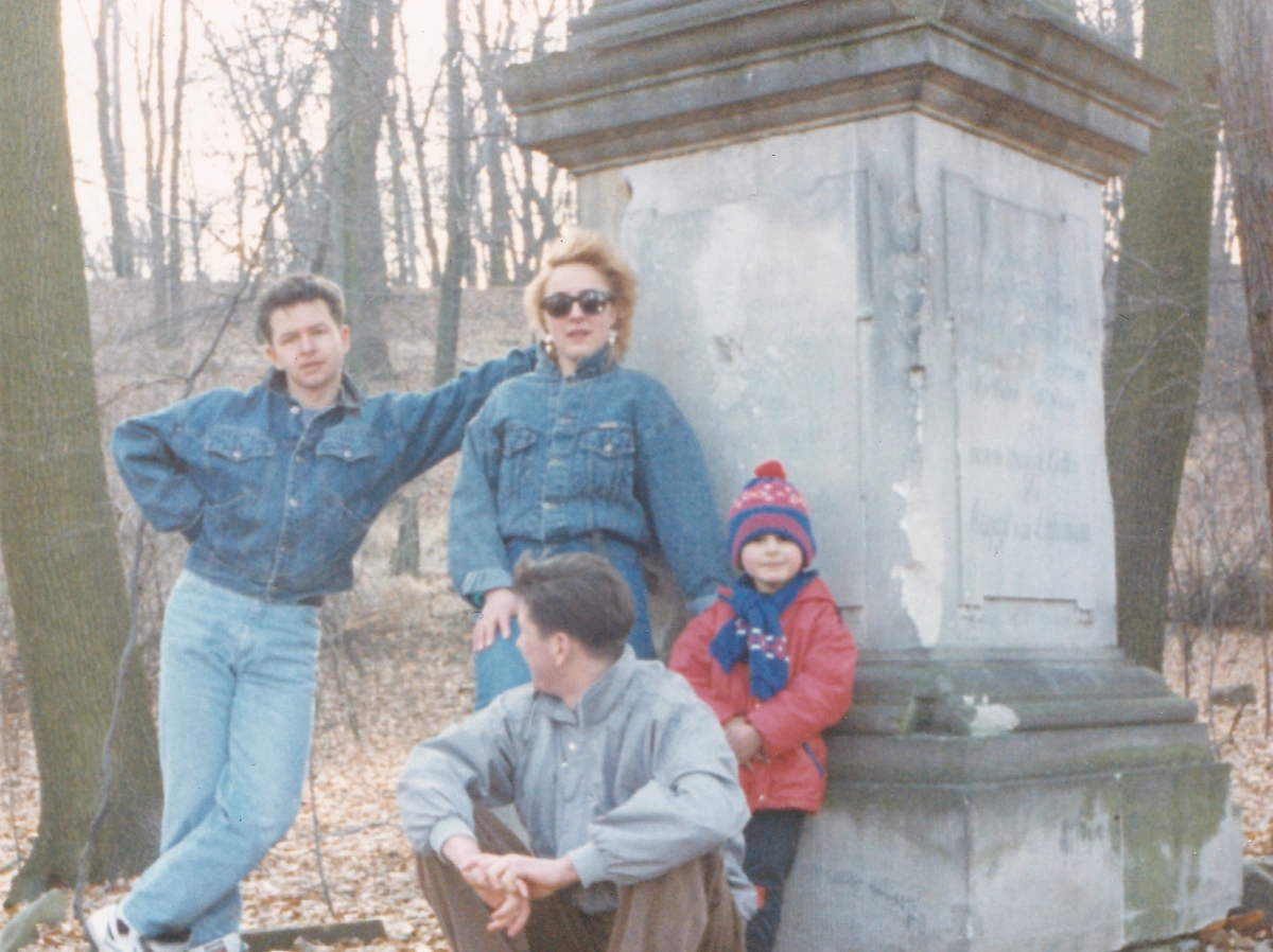 pocztówka na której znajduje się m.in. pomnik Caroline von Liebermann 