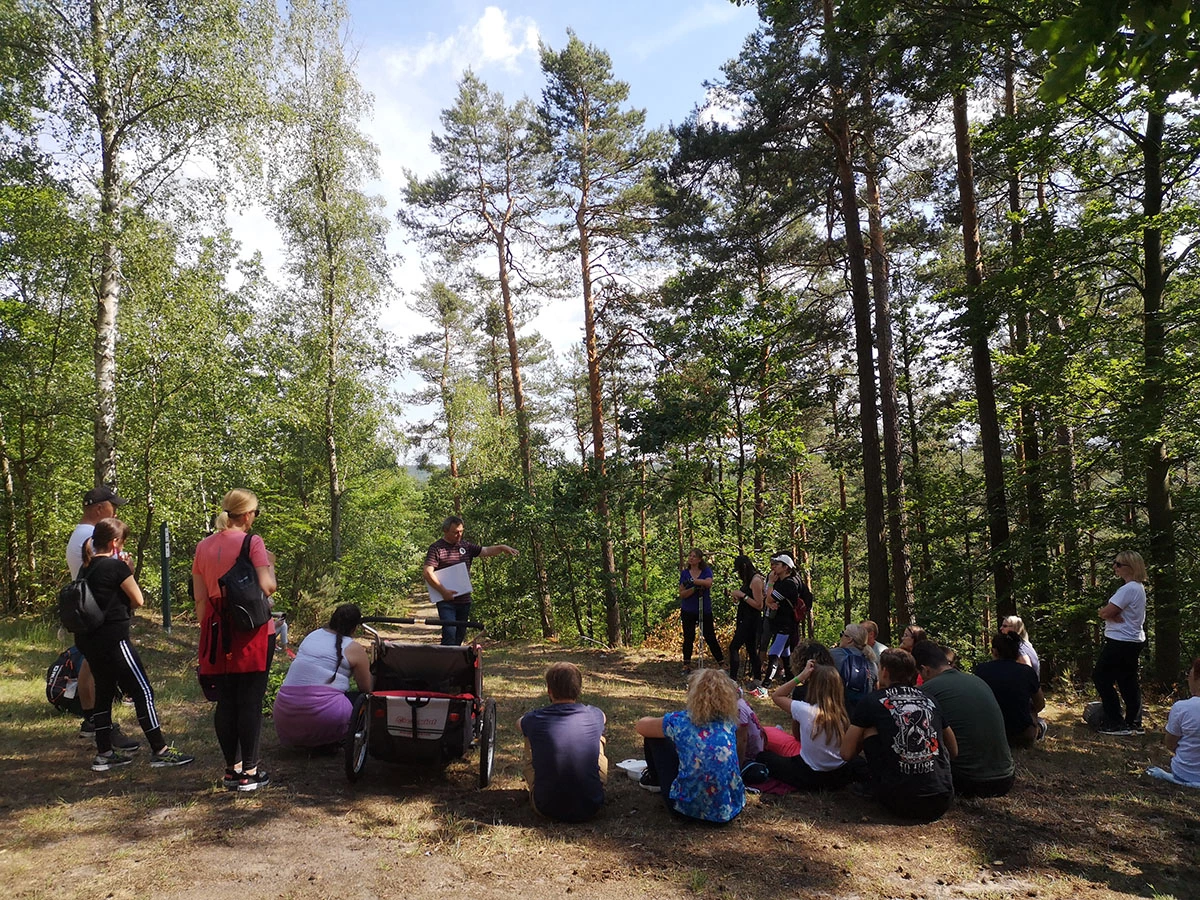spacer z przewodnikiem po Wzgórzach Dalkowskich
