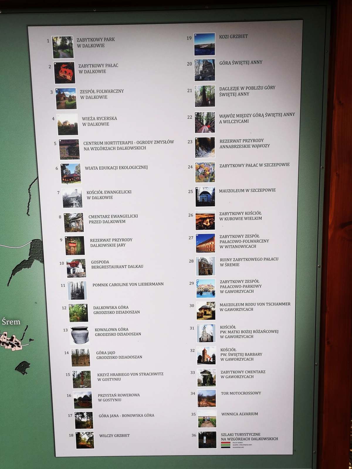 Biblioteczka przy punkcie informacji turystycznej w Dalkowie