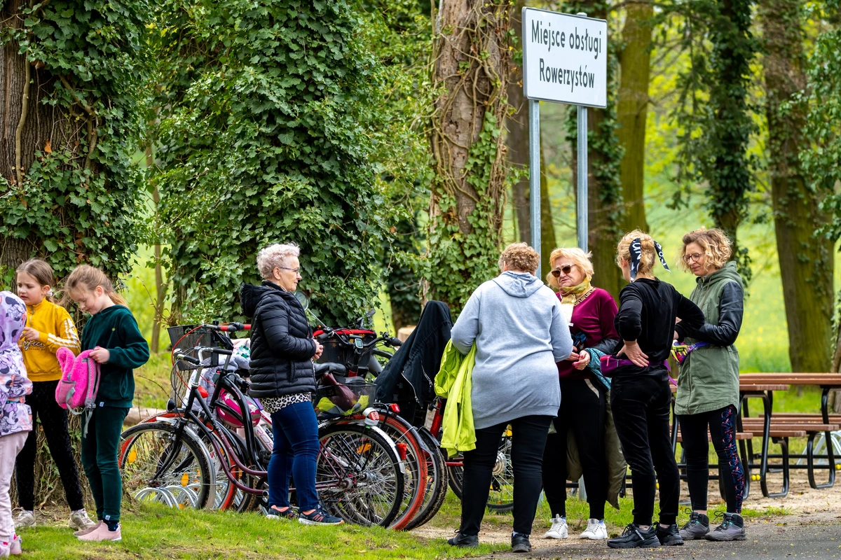 tablice na punkcie informacji turystycznej w Dalkowie