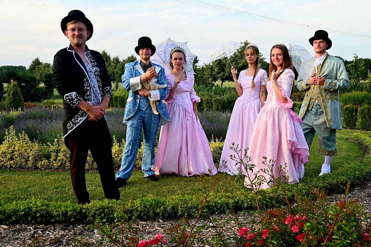 Stroje z epoki w Dalkowskim Parku