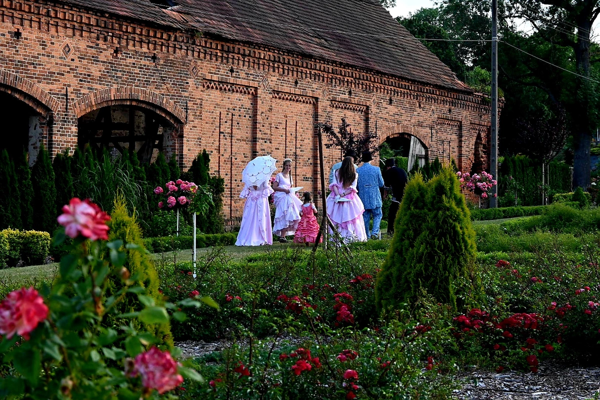 Stroje z epoki w Dalkowskim Parku