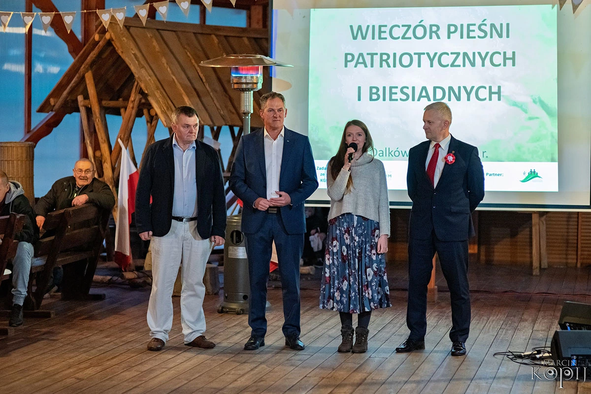 wieczór pieśni patriotycznych w Dalkowie