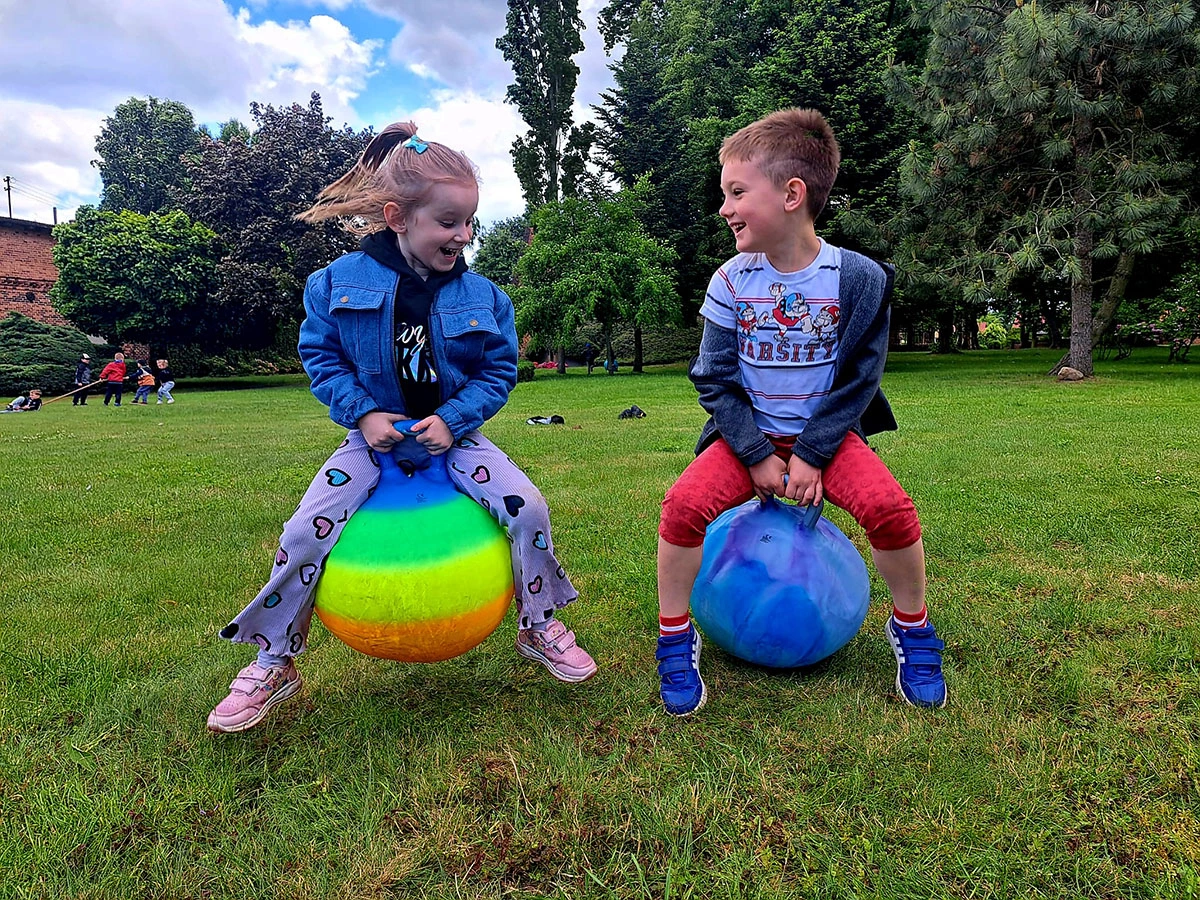 Atrakcje w trakcie wycieczek zorganizowanych do Centrum Hortiterapii-Ogrodów Zmysłów na Wzgórzach Dalkowskich