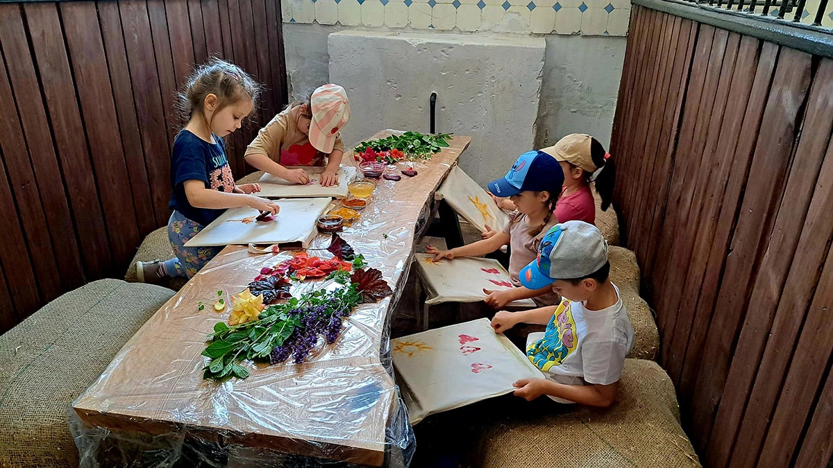 Atrakcje w trakcie wycieczek zorganizowanych do Centrum Hortiterapii-Ogrodów Zmysłów na Wzgórzach Dalkowskich